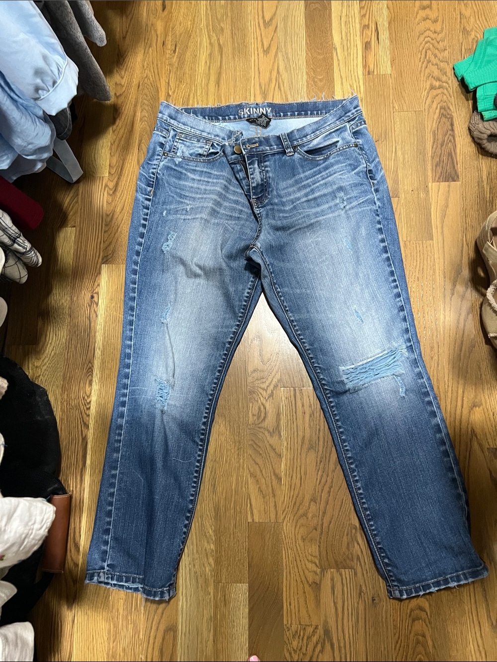 New York & Company Light Blue Distressed Skinny Jeans